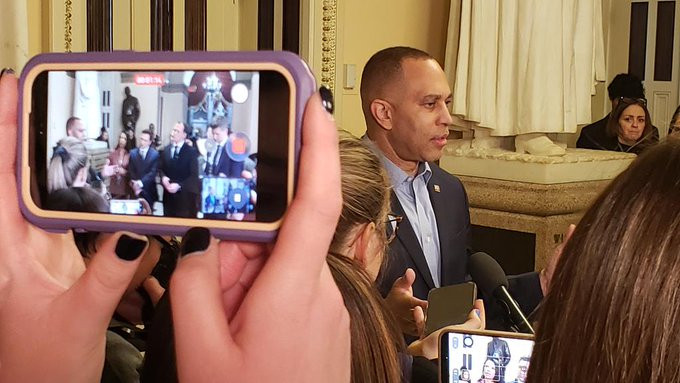 Hakeem Jeffries Faces Backlash Over ICE Stance During Press Encounter